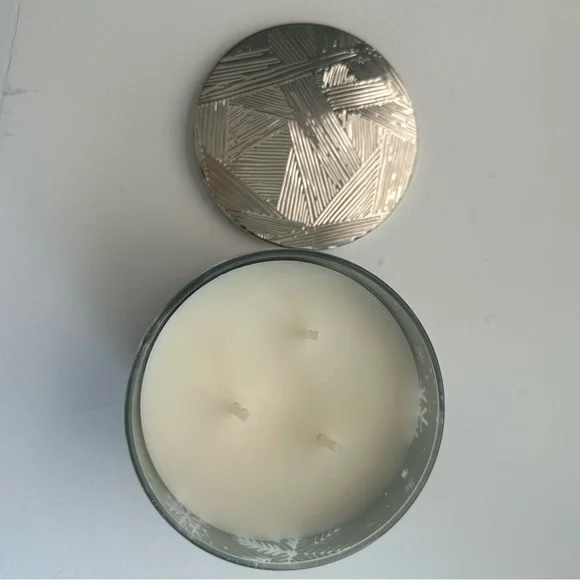 NWT Bath & Body Works 3-Wick Candle- “Sweater Weather” Scent - Picture 4 of 4